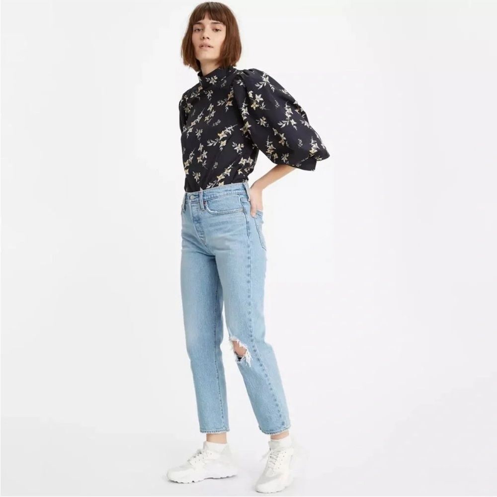 Levi's Premium Wedgie Straight Leg Jeans with Ripped Knee, Size 24